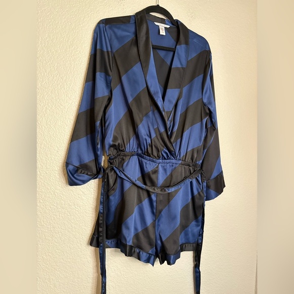 Victoria’s Secret Satin Jumpsuit Romper Sleepwear Wrap Pajama Striped large - Picture 3 of 8